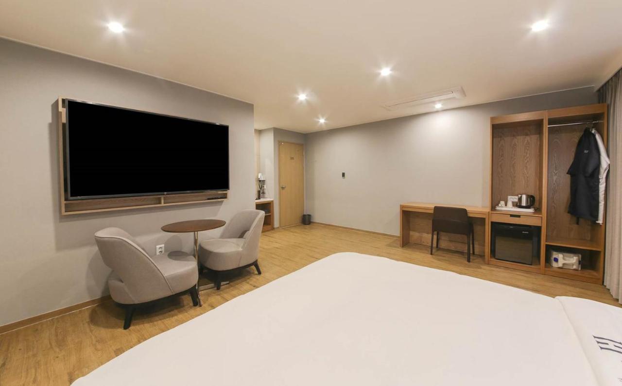 H Avenue Hotel In คยองจู ภายนอก รูปภาพ